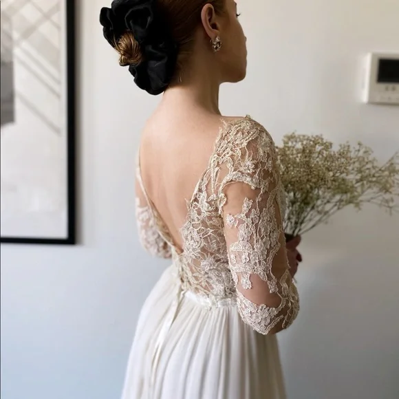 Anne Barge Leyland Wedding Gown - Picture 6 of 16